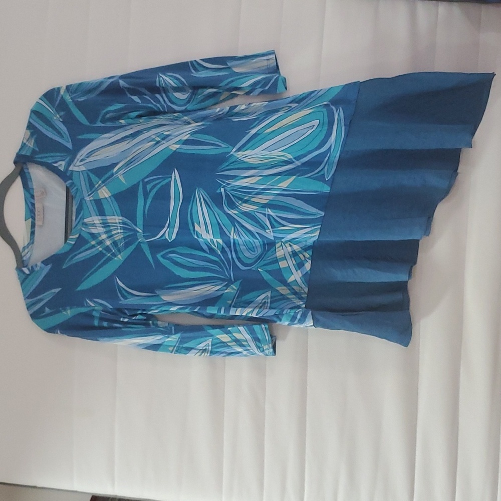 LOGO Layers by Lori Goldstein Printed Knit Tank with Angled Hem NWOT